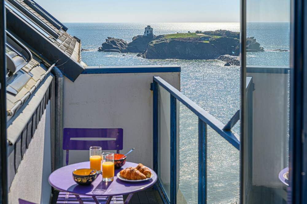 Seaview ! Bright veranda apartment at the foot of the beach