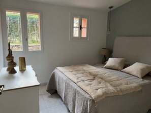 2 bedrooms, iron/ironing board, WiFi, bed sheets