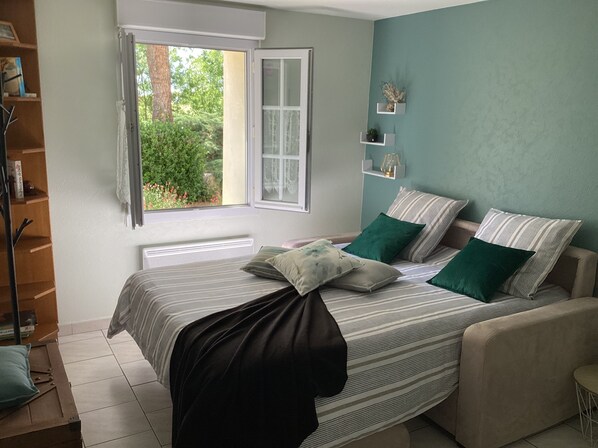 3 chambres, fer et planche à repasser, accès au Wi-Fi (inclus)