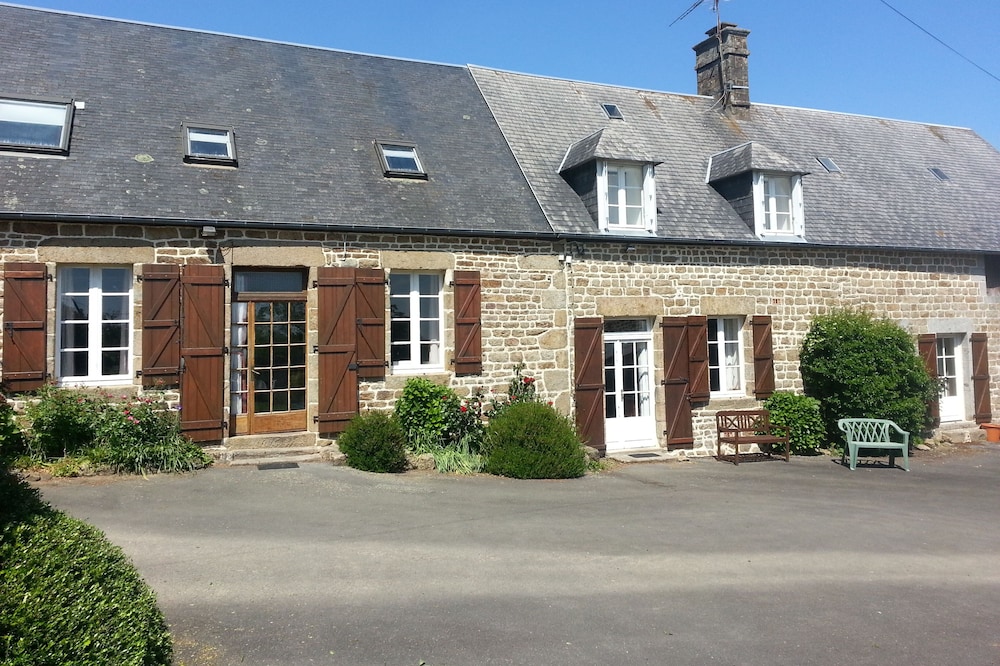 Beautiful rural houses for 14+ people - with private pool - heated April-September