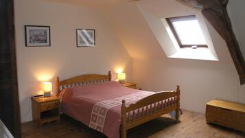 6 bedrooms, iron/ironing board, free WiFi, wheelchair access