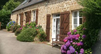 Feine lĂ€ndliche UnterkĂŒnfte fĂŒr mehr als 15 Personen - mit eigenem Pool - beheizt im April-September