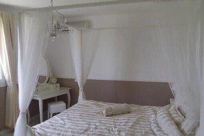 3 bedrooms, desk, iron/ironing board, travel crib - Villa pool gym @ Med (Portiragnes)