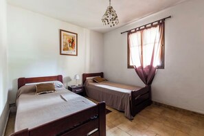 2 habitaciones, tabla de planchar con plancha y wifi gratis
