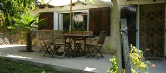 Appartement rez de chaussée jardin avec vue sur la mer .