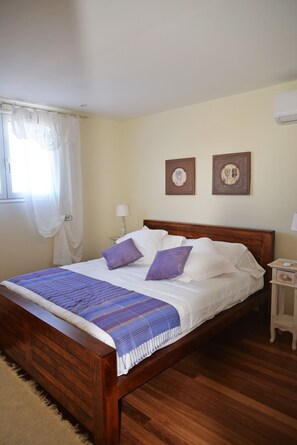 3 Schlafzimmer, Schreibtisch, Bügeleisen/Bügelbrett, Reisekinderbett