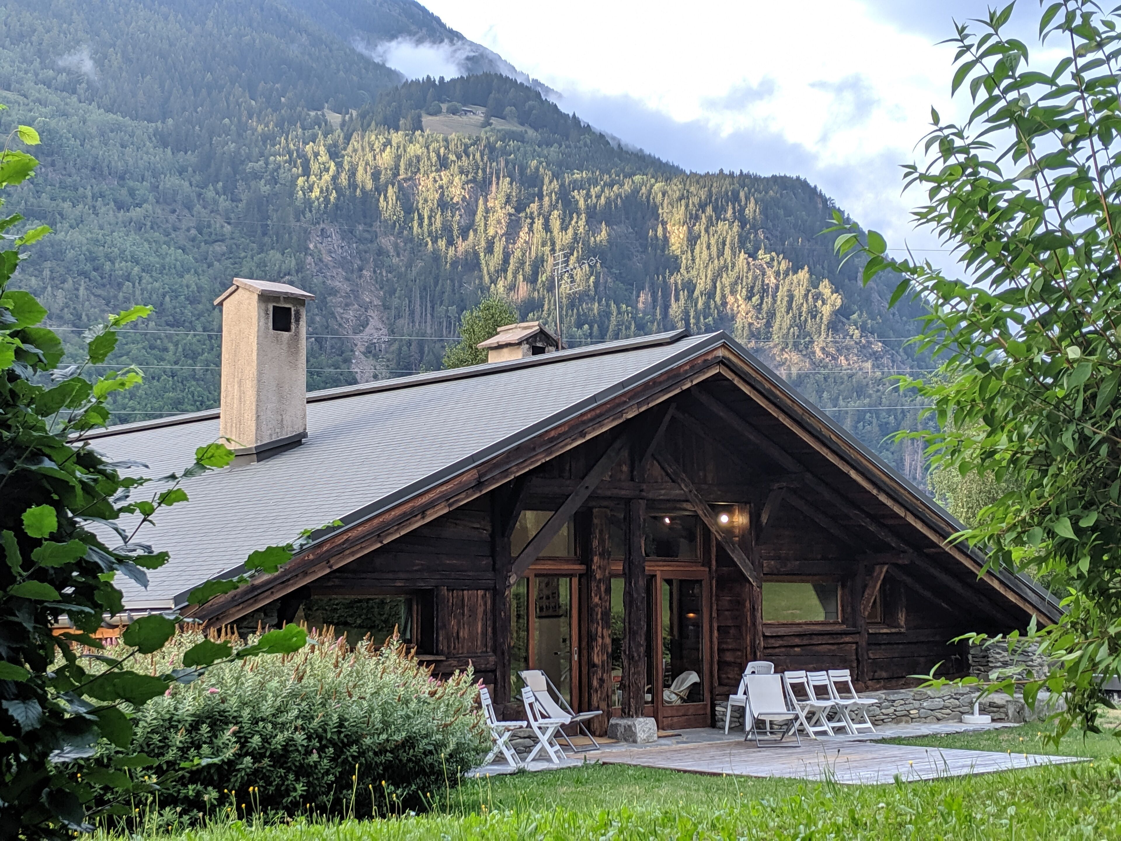 COMFY AND BEAUTIFUL AUTHENTIC CHALET