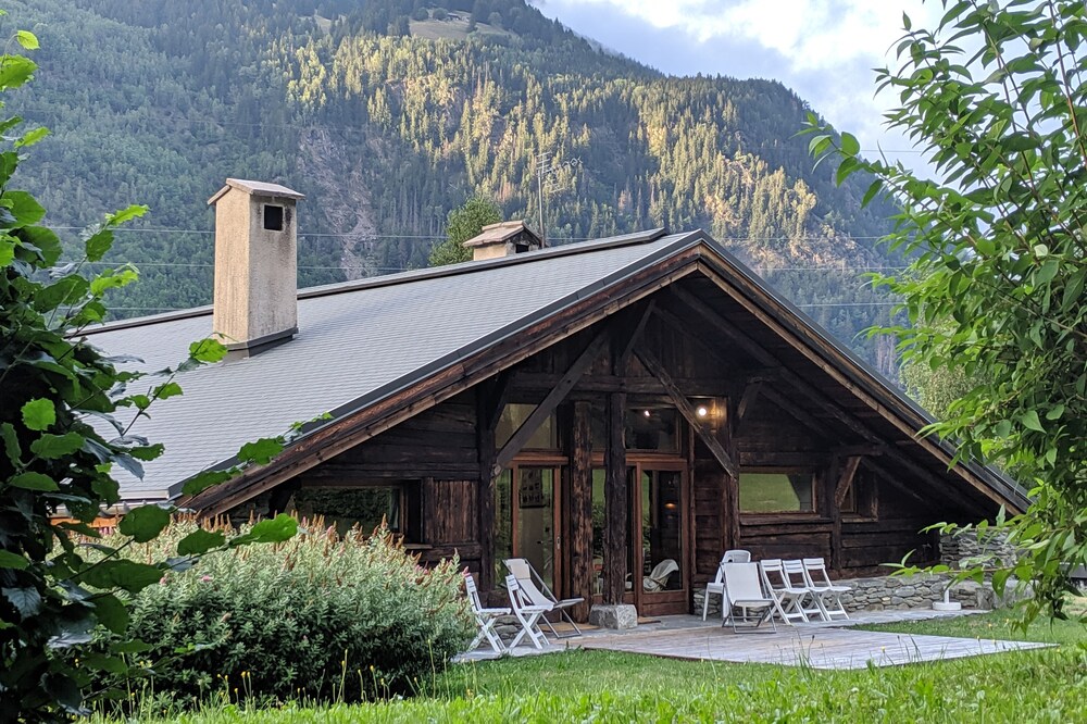 COMFY AND BEAUTIFUL AUTHENTIC CHALET