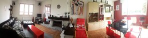 Fernseher, Kamin, DVD-Player, Bücher
