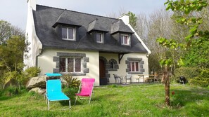 Exterior - Beautiful Breton house with sea view in Tréompan (Ploudalmézeau)