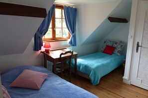 2 bedrooms, desk, iron/ironing board, travel cot