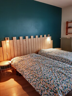 2 bedrooms, desk, iron/ironing board, travel cot