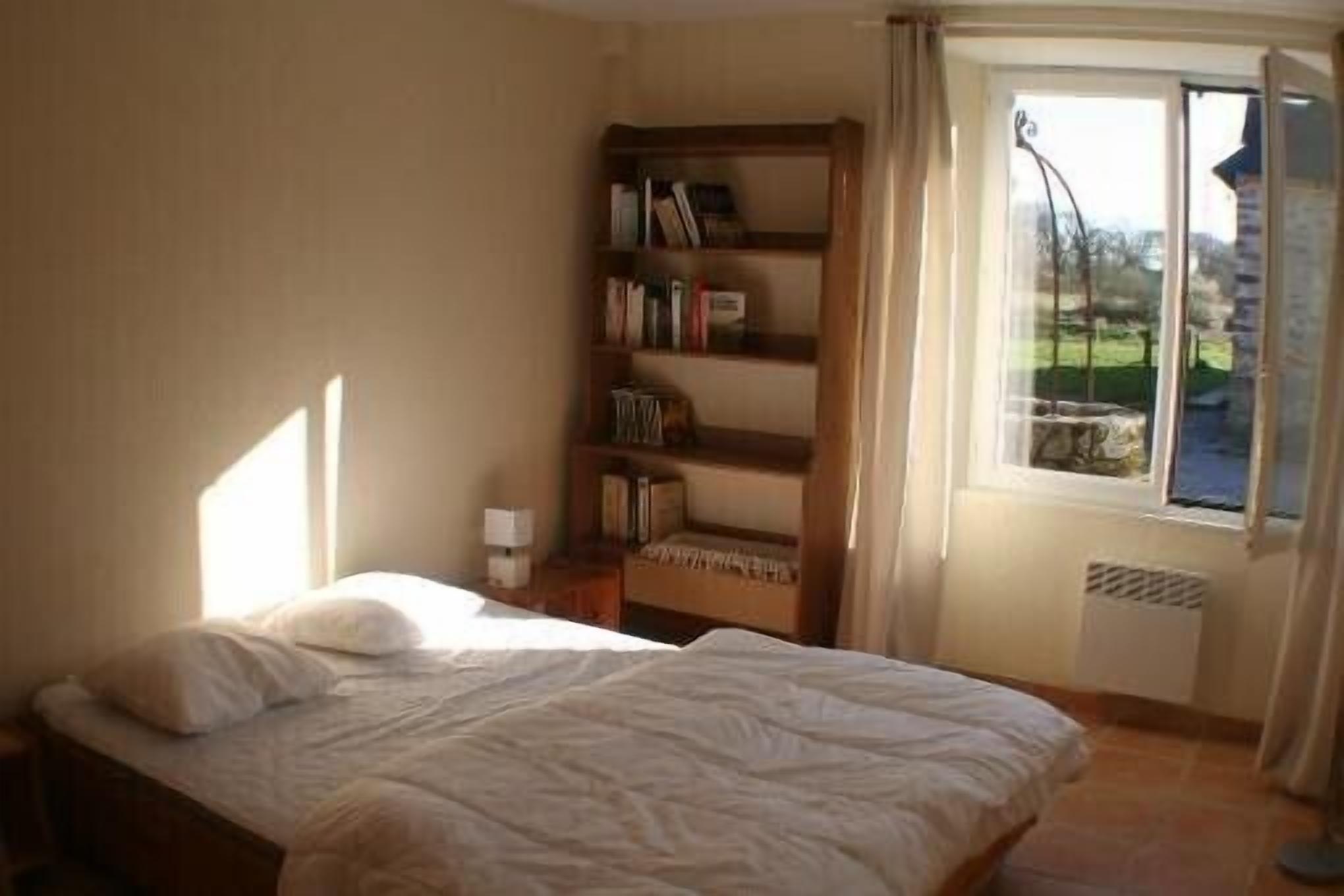 Ideal 2 Families: 2 Contiguous Housing Of 6 Places Each. Exceptional setting.