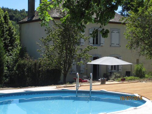 Maison de charme et de caractère, piscine couverte.