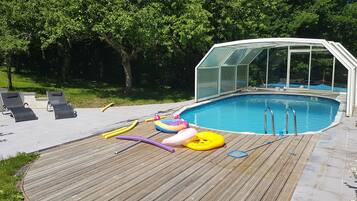Piscine intérieure, piscine extérieure