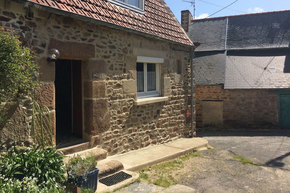 HOUSE IN THE PORT OF PERROS SITUATED IN A QUIET DEAD END