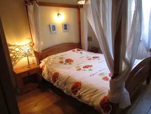 4 makuuhuonetta, silitysrauta/-lauta, Wi-Fi, vuodevaatteet