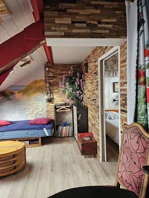 2 makuuhuonetta, silitysrauta/-lauta, ilmainen Wi-Fi, vuodevaatteet