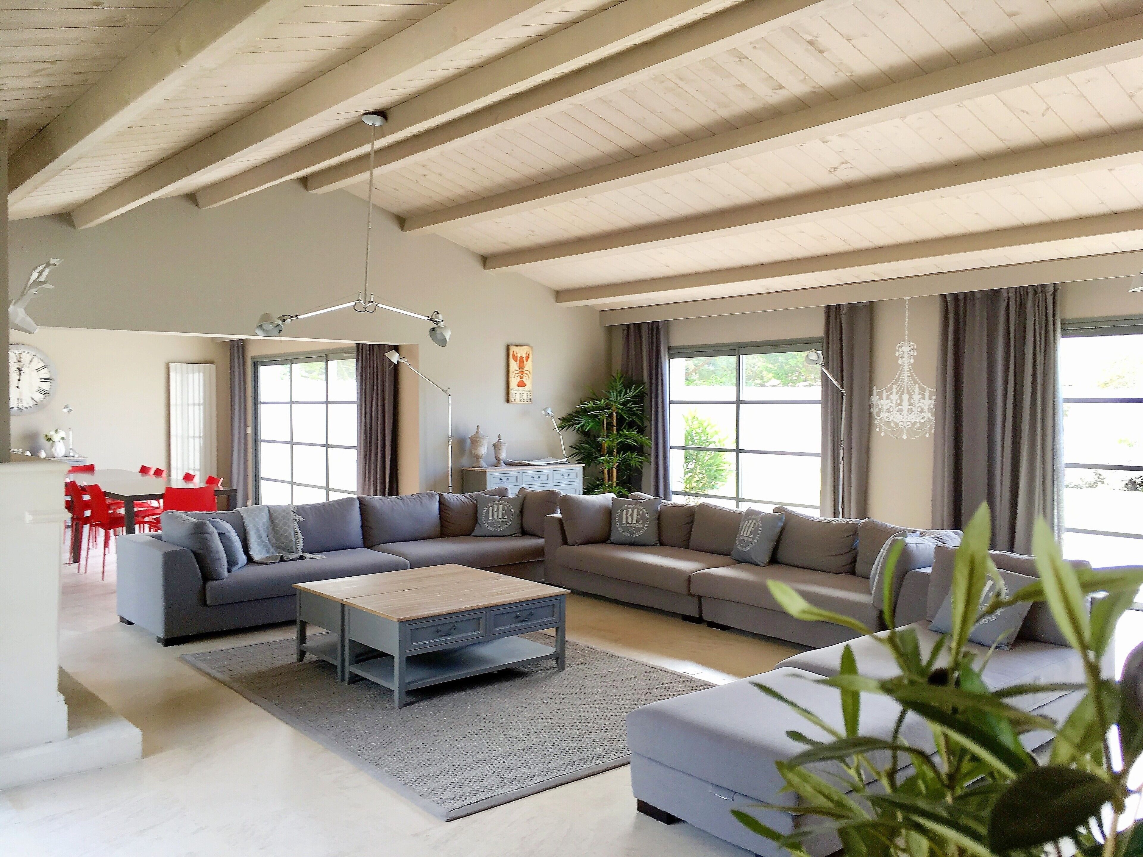 High-end architect villa 350 m2, splendid swimming pool (20x5m), private cinema