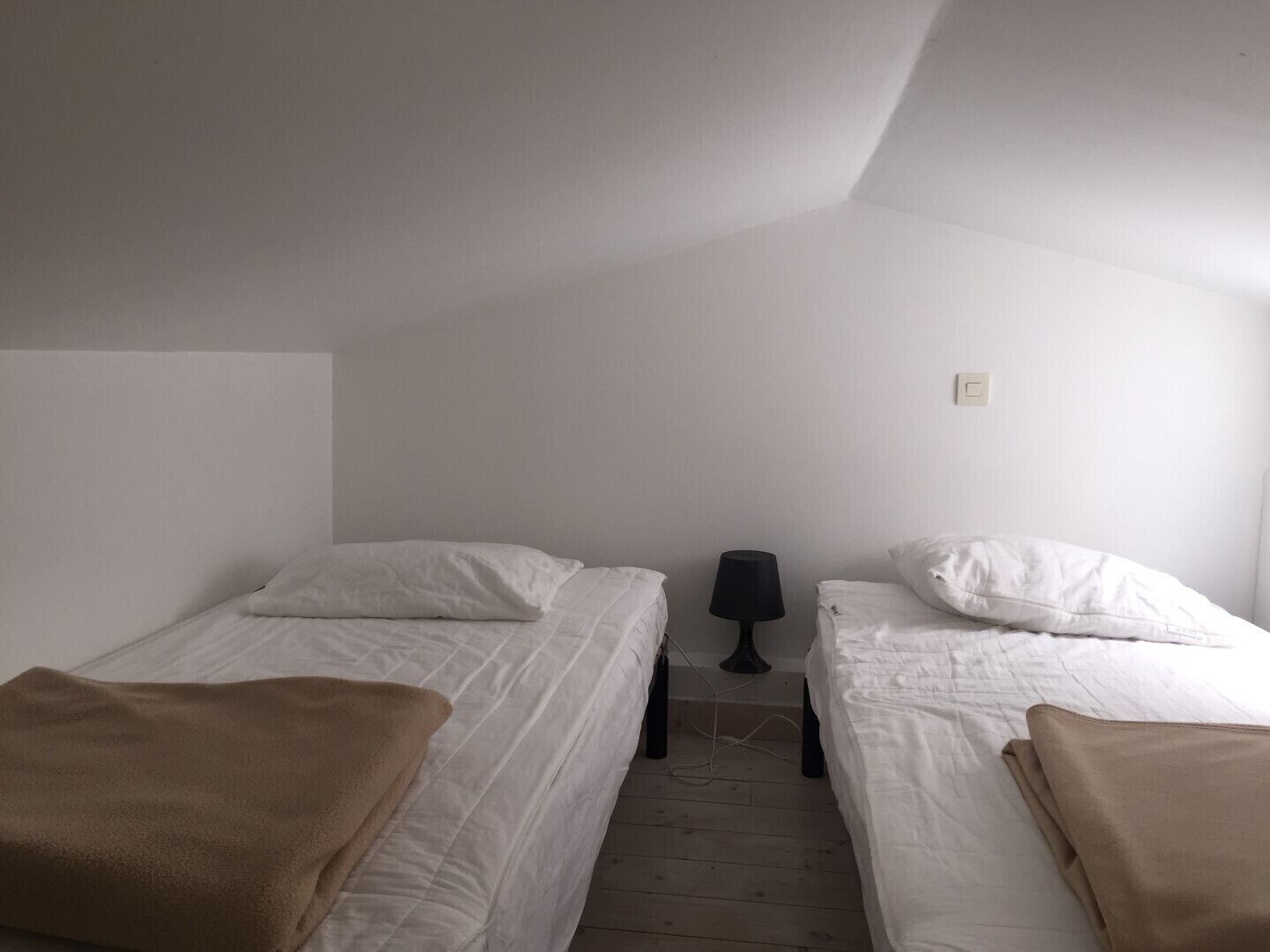2 slaapkamers, een strijkplank/strijkijzer, internet
