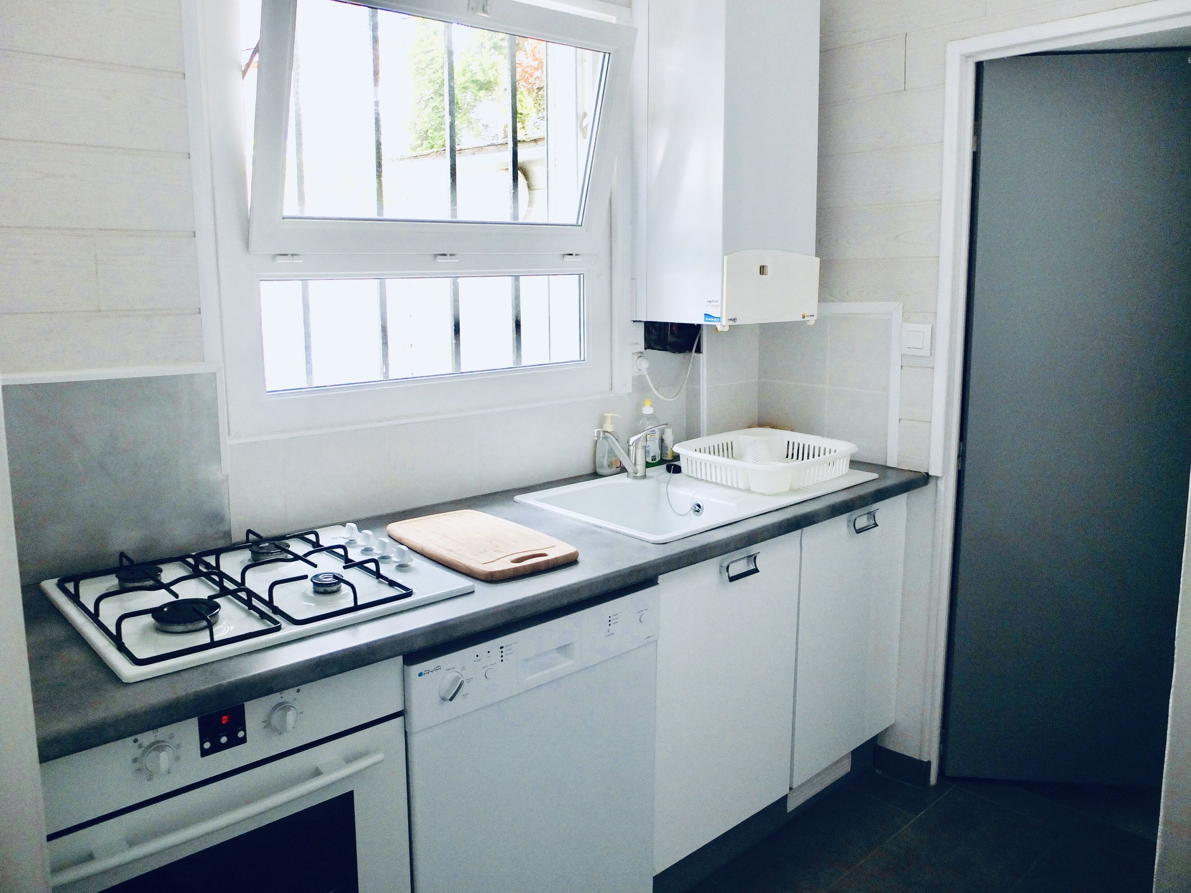  TOUSSAINT OFFER, near beach, shops and train station / Wifi & linen included