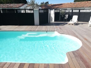 A heated pool - In the heart of the pine forest, cottage for 2/4 people, very well equipped (Rivedoux-Plage)