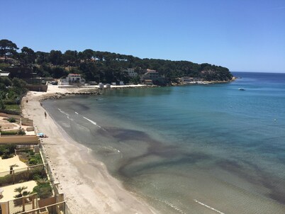 Villa 5 min walk from the beach, with large enclosed garden ideal for families