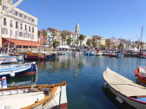 Proche plage  superbe  maison  de160 M2 parfait etat jardin clos de 800 M2.