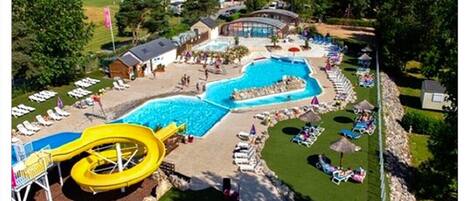 Inomhuspool och utomhuspool