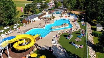 Piscine couverte, piscine extérieure