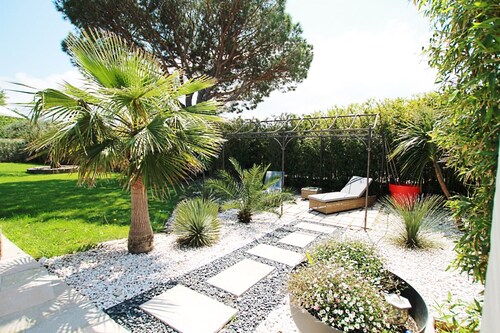 Villa provençale climatisée avec piscine chauffée à Grimaud.