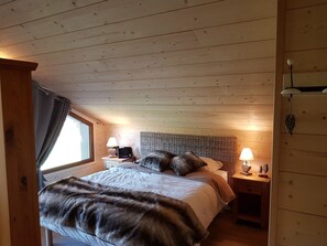 3 bedrooms, iron/ironing board, travel crib, free WiFi