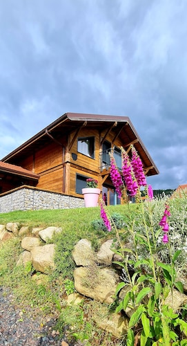 chalet recent clôturé vue sur la nature et la montagne wifi charges incluses