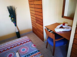2 chambres, bureau, fer et planche à repasser, Wi-Fi gratuit