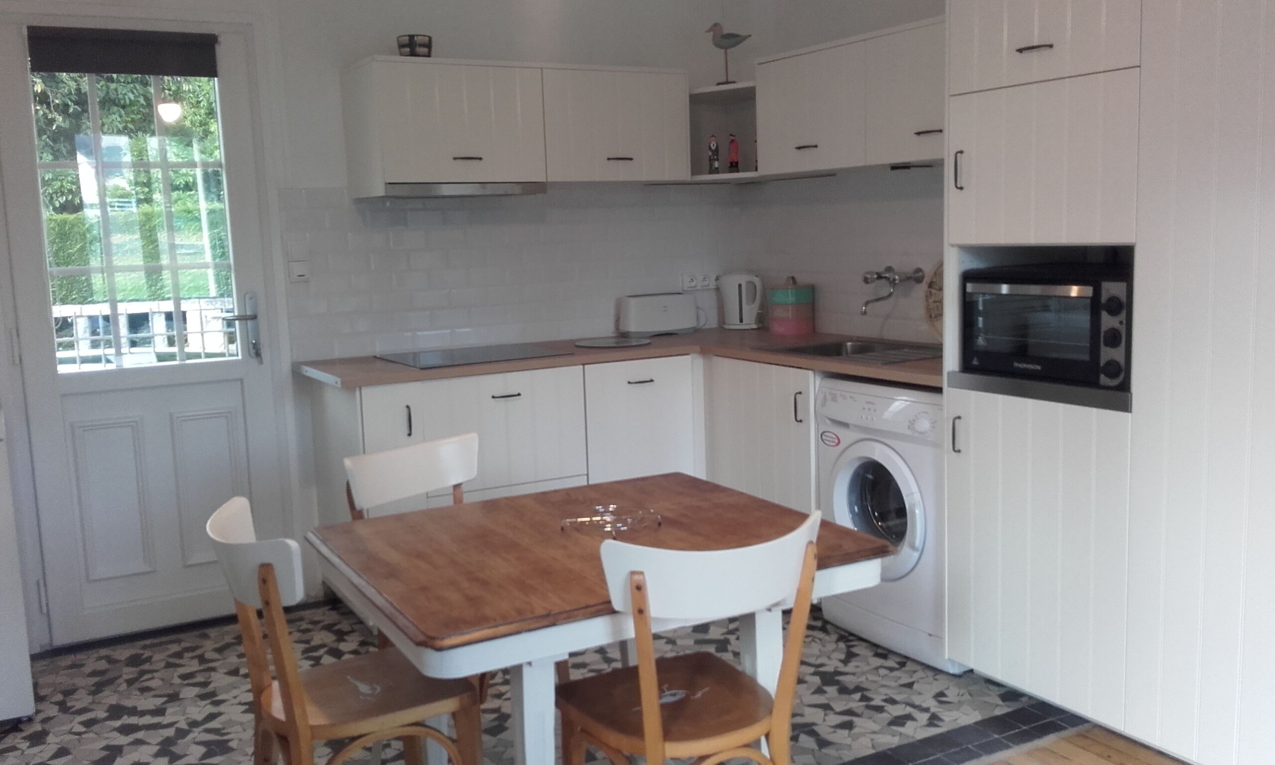 3 * house with quiet courtyard, beach, harbor and shops on foot