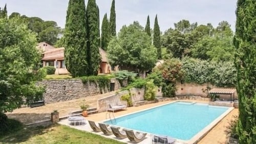 Large character villa for 8 to 16 people