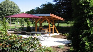 Outdoor dining - Magnificent estate with swimming pool and private park for 18 people. (Jeanménil)