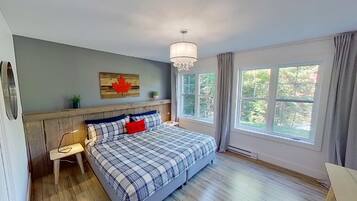 4 bedrooms, in-room safe, desk, iron/ironing board