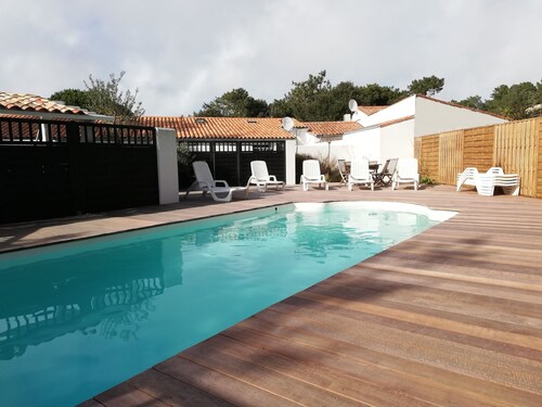 LODGING FOR 4 PEOPLE, 2 BEDROOMS, PRIVATE PATIO, HEATED SWIMMING POOL, PRIVATE PARKING