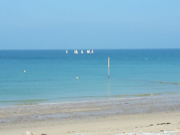 Plage à proximité, chaises longues