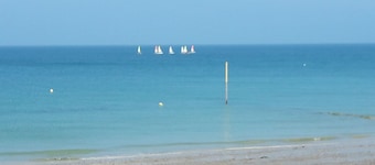 VILLA 300m FROM THE BEACH BY PEDESTRIAN WAY FLOWERED GARDEN CLOSED NEAR SHOPS