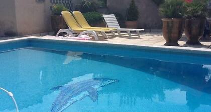 Villa and swimming pool 6 pers near Saint-Rémy de Provence ( chateaurenard)