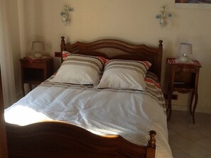 2 bedrooms, iron/ironing board, free WiFi, bed sheets - Villa and swimming pool 6 pers near Saint-Rémy de Provence ( chateaurenard)   (Châteaurenard)