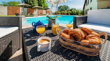 Piscina all'aperto, una piscina riscaldata