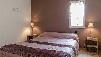 4 habitaciones, caja de seguridad en la habitación y escritorio