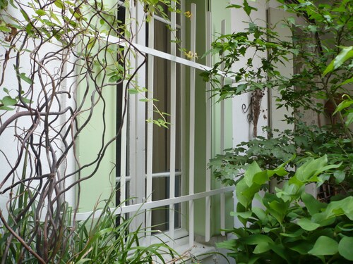 Quiet 2-room apartment close to Hypercentre, metro and Matabiau station. 