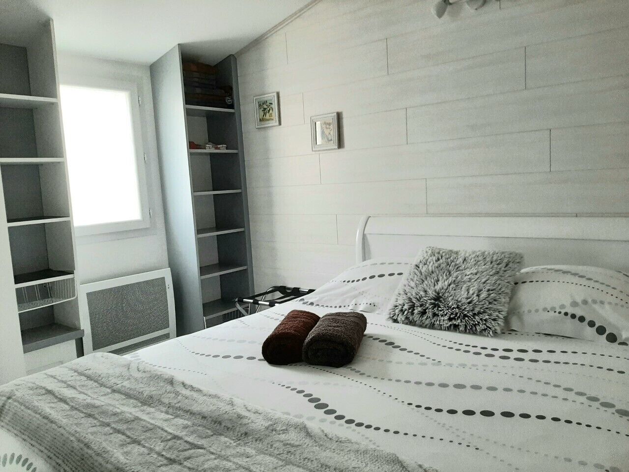 Tourves, small independent house, quiet, clean, Swimming pool, barbecue, Wifi. Clim.