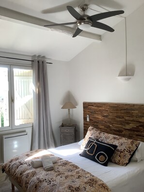 4 bedrooms, iron/ironing board, travel cot, free WiFi