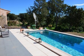 Utomhuspool och uppvÀrmd pool