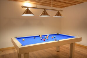 A pool table with balls and three hanging lamps. - Grand Massif 8 bedrooms/8 bathrooms sauna, pool table, walk to village & gondola (Morillon)